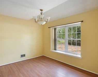 44 Whitby Cir - Photo Thumbnail 15