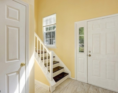 44 Whitby Cir - Photo Thumbnail 5