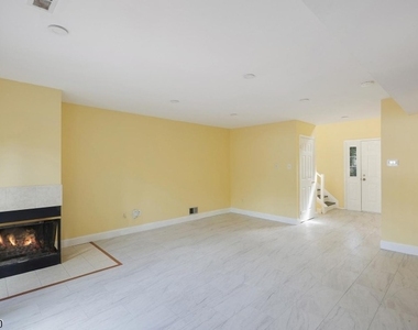 44 Whitby Cir - Photo Thumbnail 12