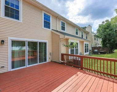 44 Whitby Cir - Photo Thumbnail 11