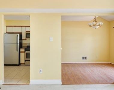 44 Whitby Cir - Photo Thumbnail 14