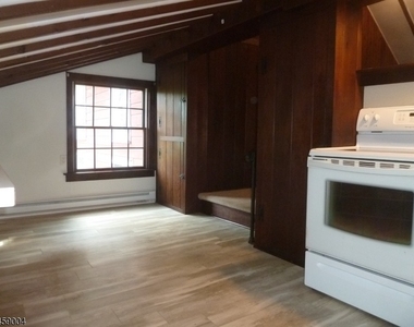 89 Asbury Rd - Photo Thumbnail 6