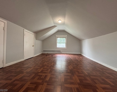 226 Gordon St - Photo Thumbnail 7