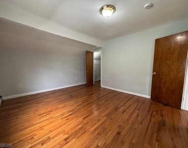 226 Gordon St - Photo Thumbnail 5