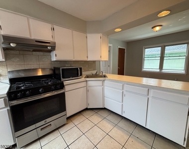 226 Gordon St - Photo Thumbnail 3