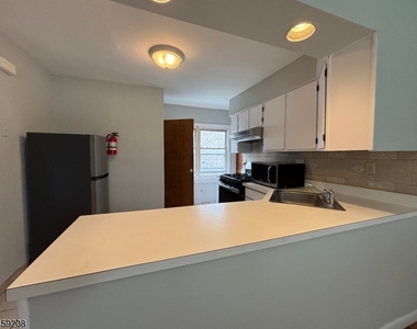 226 Gordon St - Photo Thumbnail 4