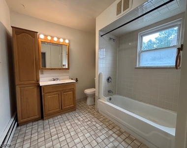 226 Gordon St - Photo Thumbnail 8