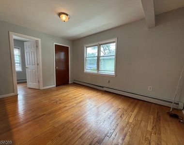 226 Gordon St - Photo Thumbnail 2
