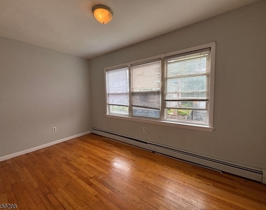 226 Gordon St - Photo Thumbnail 6