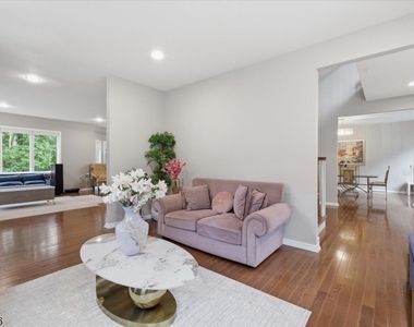 18 Puddingstone Rd - Photo Thumbnail 8