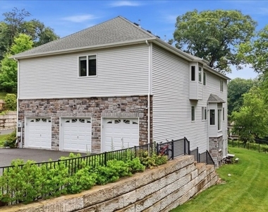 18 Puddingstone Rd - Photo Thumbnail 1