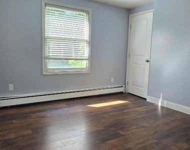 25 Essex Rd - Photo Thumbnail 9