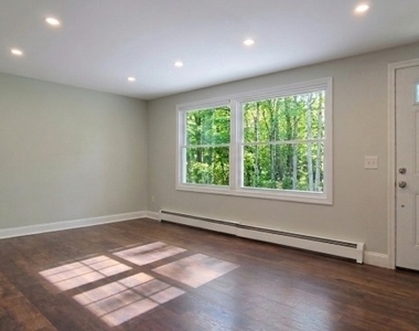 25 Essex Rd - Photo Thumbnail 4
