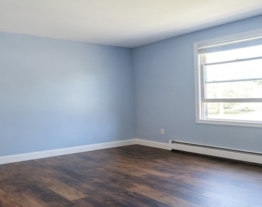 25 Essex Rd - Photo Thumbnail 6