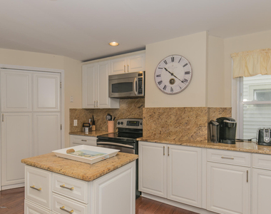 18 Ocean Avenue N - Photo Thumbnail 10