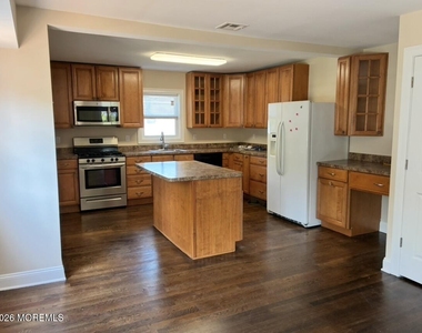 124 Wilson Avenue - Photo Thumbnail 4
