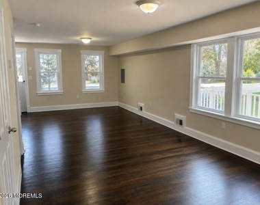124 Wilson Avenue - Photo Thumbnail 2