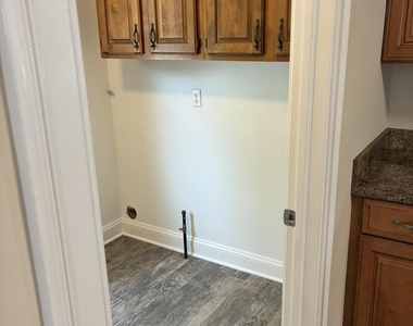 124 Wilson Avenue - Photo Thumbnail 5