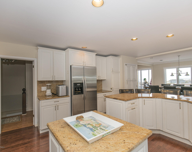 18 Ocean Avenue N - Photo Thumbnail 9