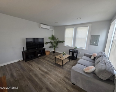 115 Blaine Avenue - Photo Thumbnail 2