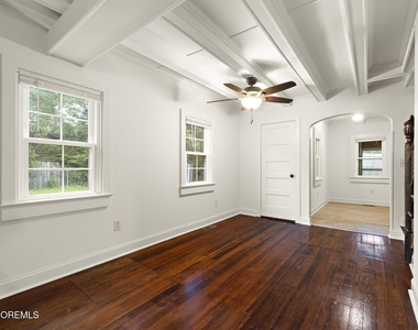 833 Windsor Street - Photo Thumbnail 5
