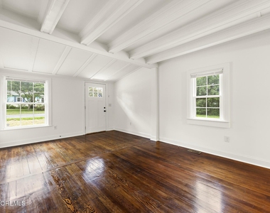 833 Windsor Street - Photo Thumbnail 3