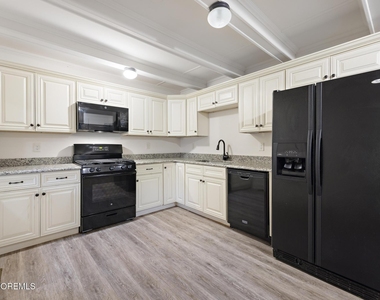 833 Windsor Street - Photo Thumbnail 9