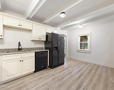 833 Windsor Street - Photo Thumbnail 10