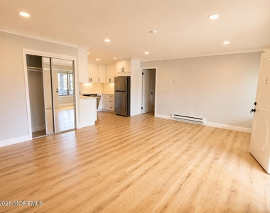 105 Amberly Drive - Photo Thumbnail 3