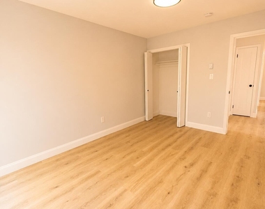 105 Amberly Drive - Photo Thumbnail 8