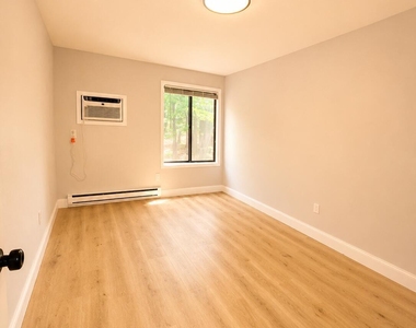105 Amberly Drive - Photo Thumbnail 9
