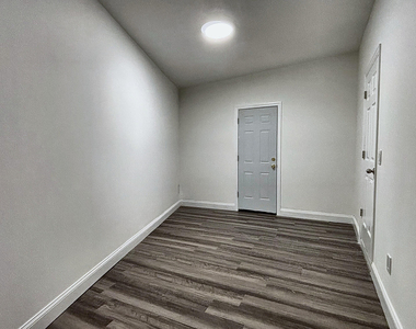 614 Pine Street - Photo Thumbnail 4