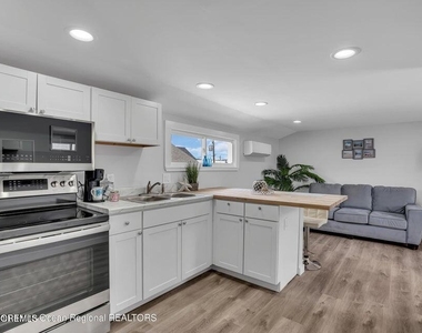 115 Blaine Avenue - Photo Thumbnail 4