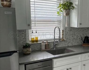 202 Evergreen Avenue - Photo Thumbnail 3