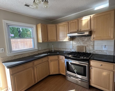 451 Harnell Avenue - Photo Thumbnail 9