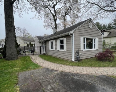 451 Harnell Avenue - Photo Thumbnail 3