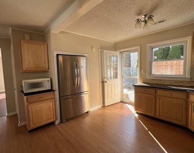451 Harnell Avenue - Photo Thumbnail 10