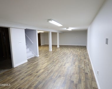 709 Marys Drive - Photo Thumbnail 8