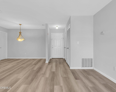 213 Main Street - Photo Thumbnail 2