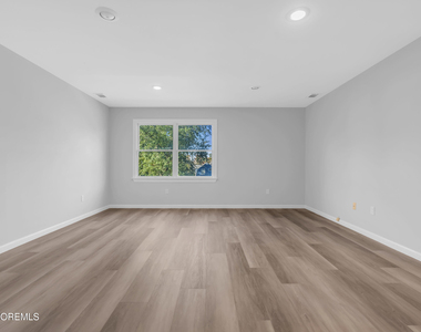 213 Main Street - Photo Thumbnail 4