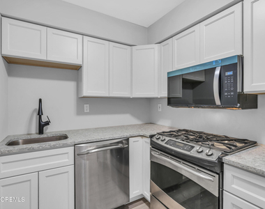 213 Main Street - Photo Thumbnail 11