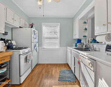 705 Park Avenue - Photo Thumbnail 6