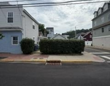195 Bay Avenue - Photo Thumbnail 14