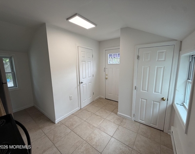 195 Bay Avenue - Photo Thumbnail 13
