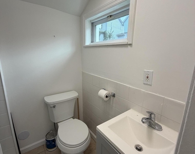 195 Bay Avenue - Photo Thumbnail 9