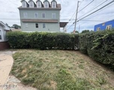 195 Bay Avenue - Photo Thumbnail 15
