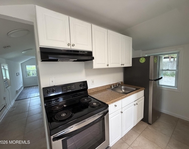195 Bay Avenue - Photo Thumbnail 6