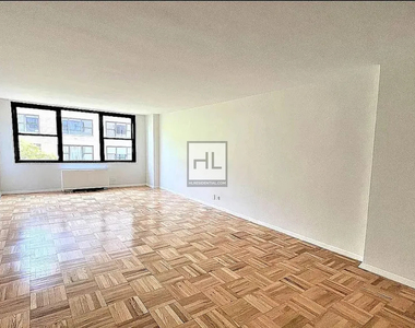 East 49 Street - Photo Thumbnail 1