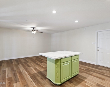 1400 E Wesleyan Drive - Photo Thumbnail 7