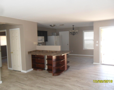 11509 W Charter Oak Road - Photo Thumbnail 2